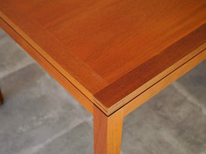 Christian Hvidt（クリスチャン・ヴィッツ）のダイニングテーブルの角は組木