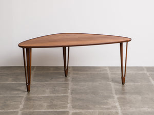 デンマークデザインの三角テーブル反対側