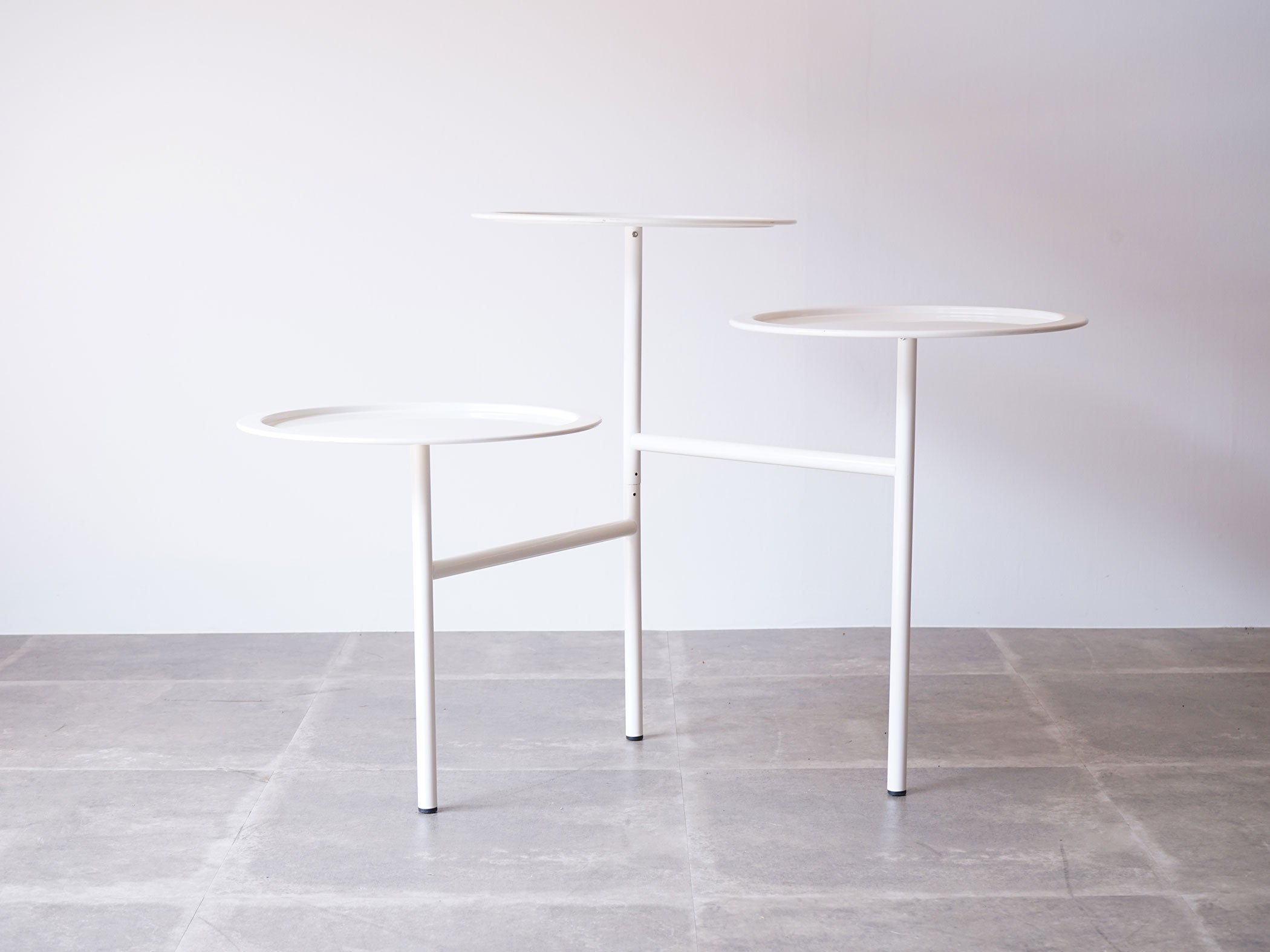 Konstantin Grcic(コンスタンティン・グルチッチ)サイドテーブル Konstantin Grcic(コンスタンティン・グルチッチ)サイドテーブル