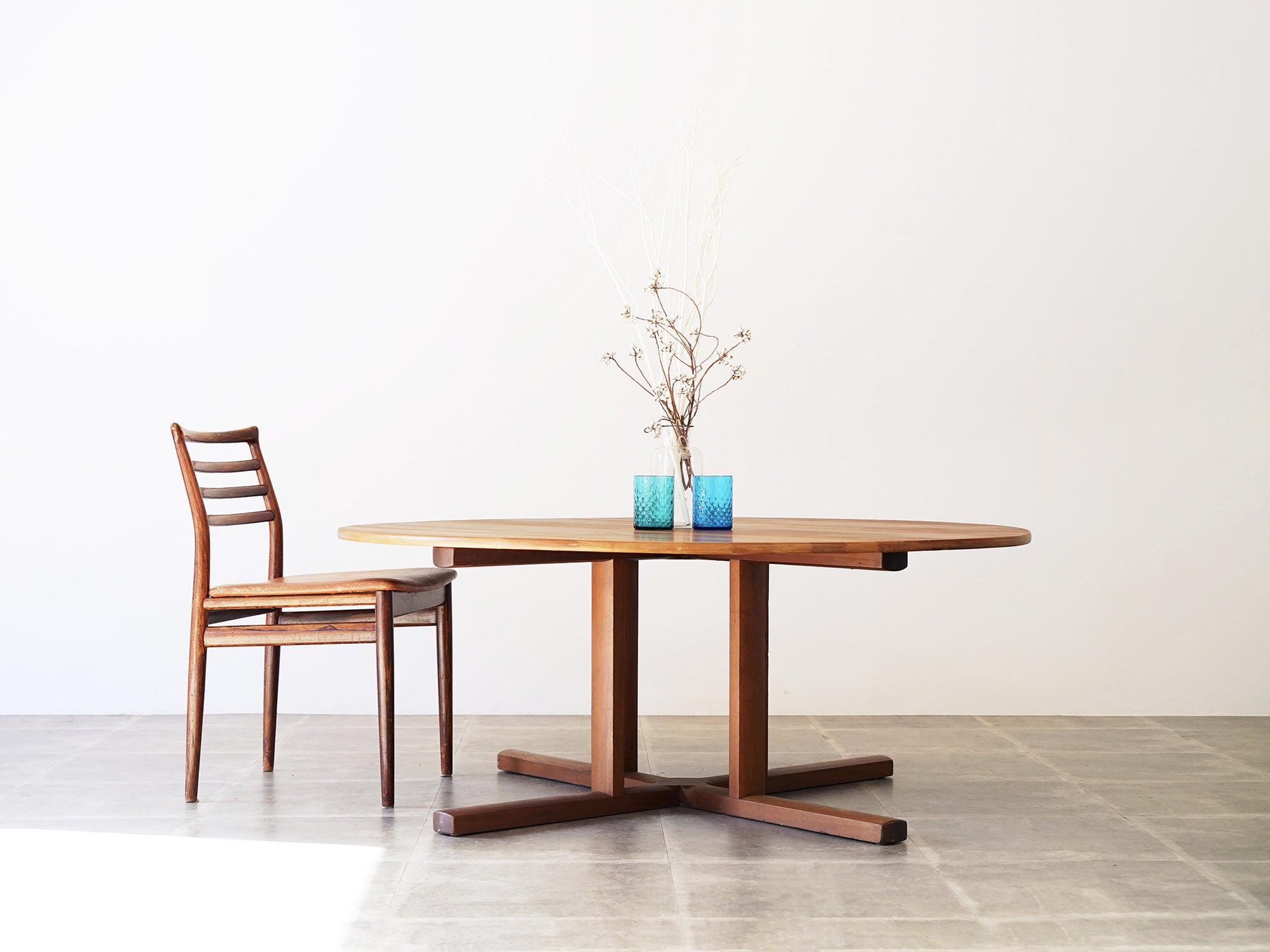 デンマークデザインのサイドテーブル ローテーブル北欧 丸テーブル