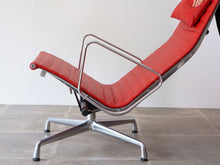 画像をギャラリービューアに読み込む, Charles Eames &amp; Ray Eames Chair &amp; Stool

