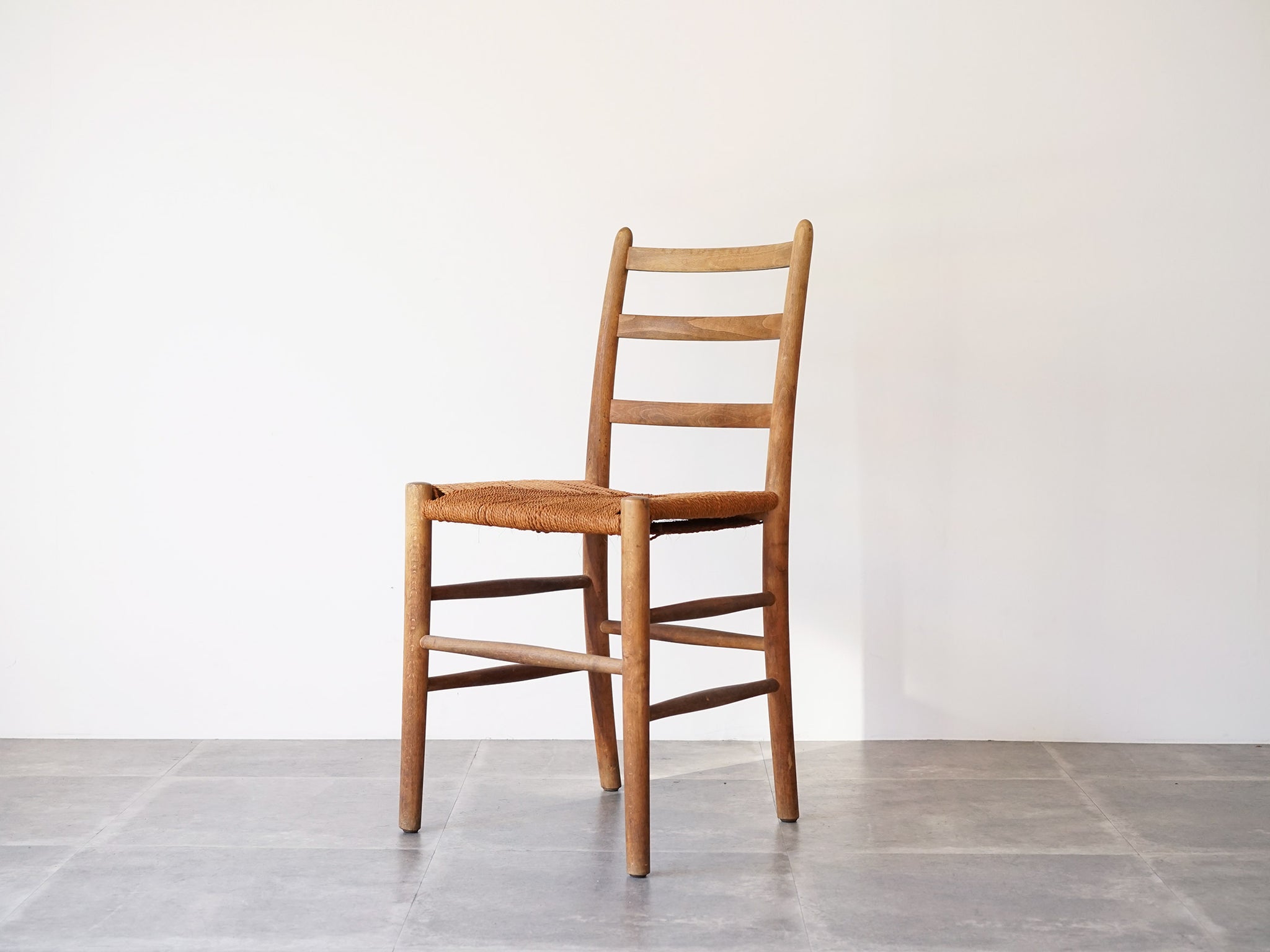 Arne Jacobsen（アルネ・ヤコブセン）1st chair for Novo ファースト