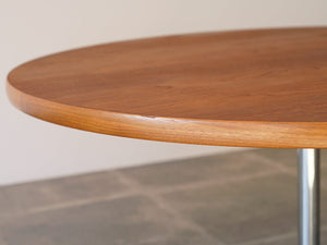 Arne Jacobsen（アルネ・ヤコブセン）の丸テーブルの淵にあるキズ