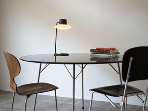 ヤコブセンのテーブルとランプの使用イメージ