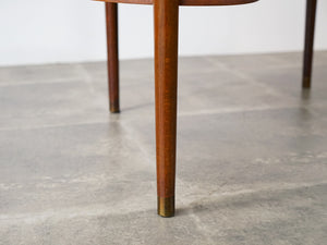 Anton Kildebergのコーヒーテーブルの脚先は真鍮