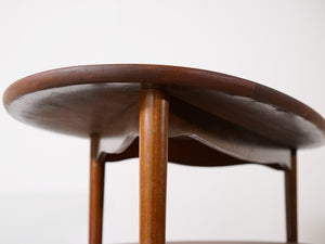 Anton Kildebergのコーヒーテーブルの脚はチーク