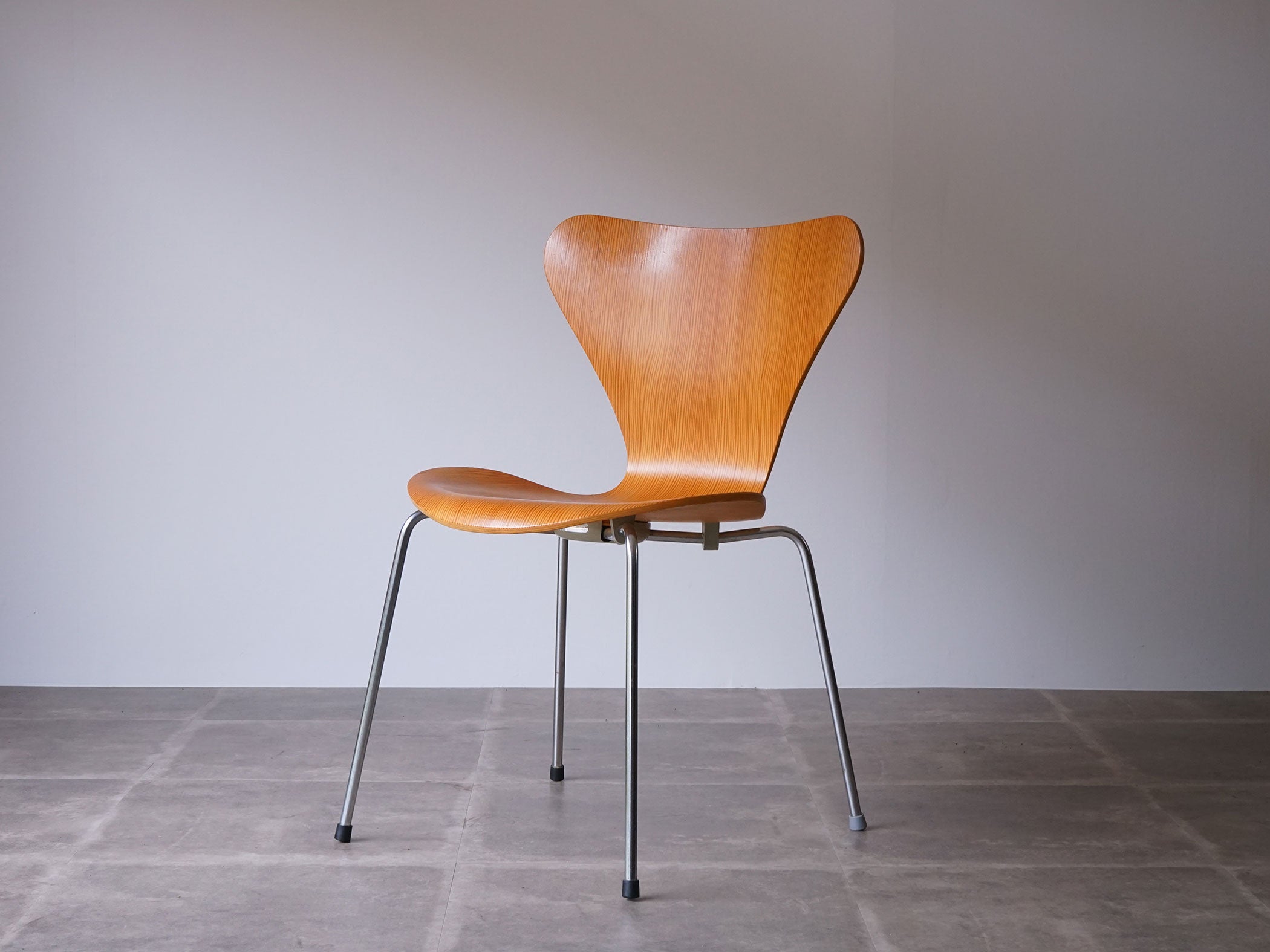 Arne Jacobsen（アルネ・ヤコブセン）Model 3107 セブンチェア