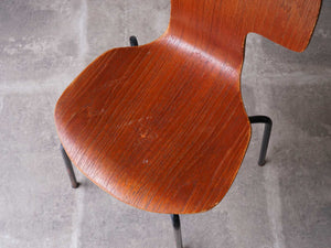 Arne Jacobsen Model 3123 Child's Chair