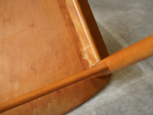モーエンセンの椅子の座面裏の接続部