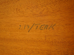 デンマークデザインテーブル裏面に書かれた文字