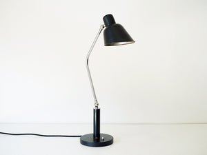 デンマークデザインLyfa製の黒いテーブルランプ大きい
