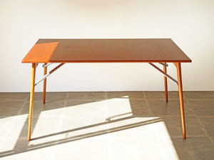 モーエンセンのテーブルの延長板なしの全体図正面