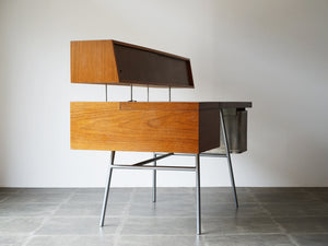 Home Office Desk by George Nelson for Herman Miller ネルソンデスクの左側面