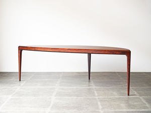 Johannes Andersenのテーブルの3本脚
