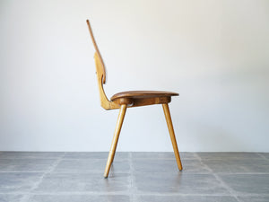 Bengt Rudaがデザインした椅子Grillの側面
