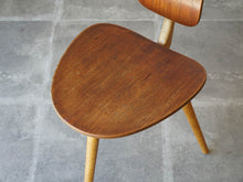 画像をギャラリービューアに読み込む, Bengt Rudaがデザインした椅子Grillの座面
