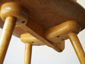 Bengt Rudaがデザインした椅子Grillの座面裏