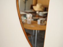 画像をギャラリービューアに読み込む, デンマークデザインの壁掛け鏡ヴィンテージミラーの中央
