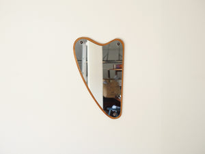 デンマークデザインの壁掛け鏡ヴィンテージミラーの正面