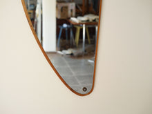 画像をギャラリービューアに読み込む, デンマークデザインの壁掛け鏡ヴィンテージミラーの下部
