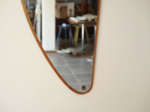 デンマークデザインの壁掛け鏡ヴィンテージミラーの下部