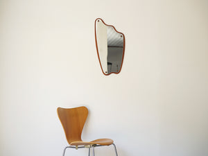デンマークデザイン 壁掛け鏡 ヴィンテージミラーとセブンチェア