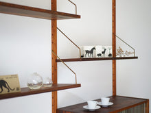画像をギャラリービューアに読み込む, Poul Cadovius Royal Persienne CADO Royal Wall Shelving System ポール カドヴィウス  ローズウッド 北欧ヴィンテージ ウォールシェルフ 棚に雑貨のコーディネート
