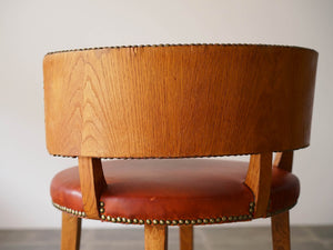 デンマークデザインの椅子の背面