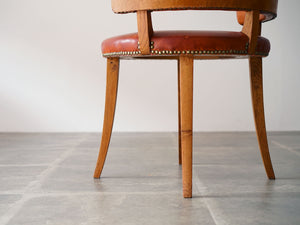 デンマークデザインの椅子の脚