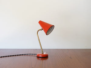 デンマークデザインの赤いヴィンテージランプ