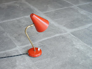 デンマークデザインの赤いヴィンテージテーブルランプ