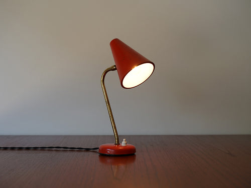 デンマークデザインの赤いヴィンテージランプ