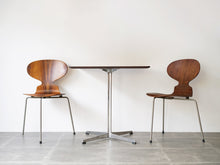 画像をギャラリービューアに読み込む, Arne Jacobsen Square cafe table アルネヤコブセン カフェテーブル フリッツハンセン製の二人用ダイニングテーブルとアントチェア
