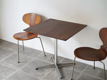画像をギャラリービューアに読み込む, Arne Jacobsen Square cafe table アルネヤコブセン カフェテーブル フリッツハンセン製の二人用ダイニングテーブルとアントチェア
