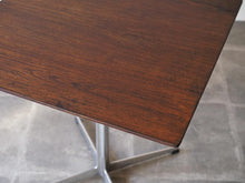 画像をギャラリービューアに読み込む, Arne Jacobsen Square table
