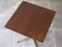 画像をギャラリービューアに読み込む, Arne Jacobsen Square table
