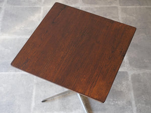 Arne Jacobsen Square table