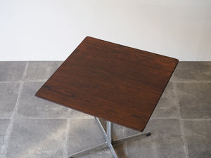 Arne Jacobsen Square cafe table アルネヤコブセン カフェテーブル フリッツハンセン製の二人用ダイニングテーブルのチーク材の天板70cm正方形