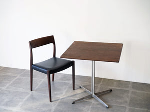 Arne Jacobsen Square cafe table アルネヤコブセン カフェテーブル フリッツハンセン製の二人用ダイニングテーブルとJLモラーのモデル77