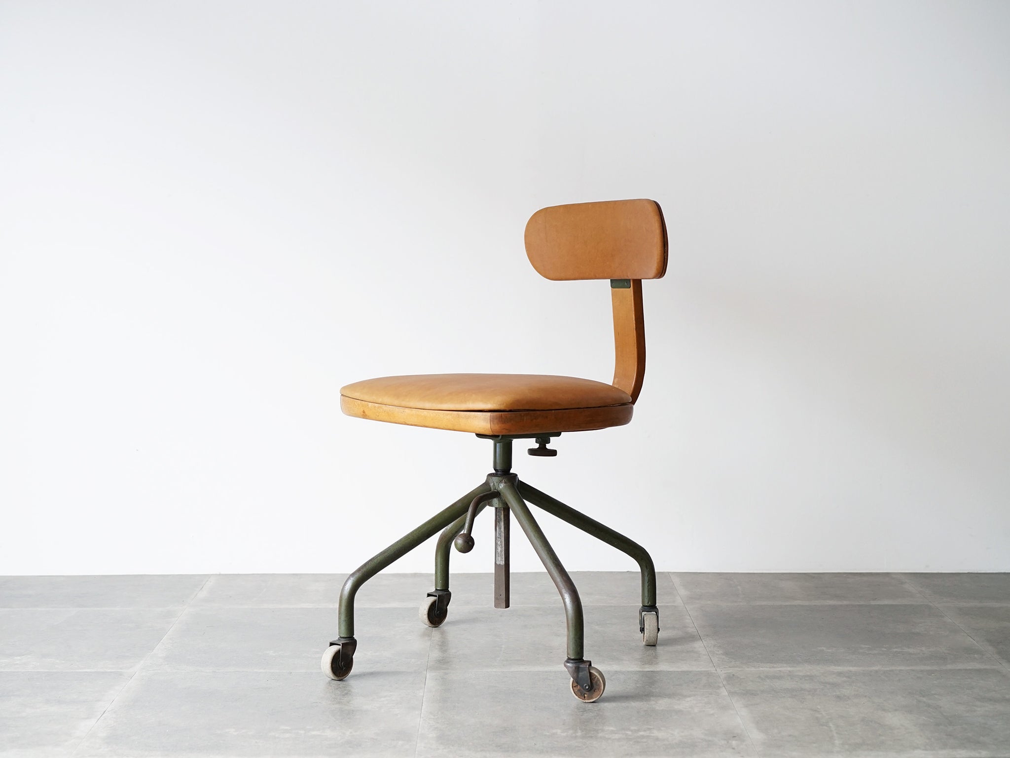Fritz Hansen Swivel chair with adjustable frame