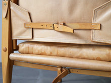 画像をギャラリービューアに読み込む, Kaare Klint（コーア・クリント）のSafari chair（サファリチェア）の背面にアクセントとなるベルト
