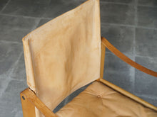 画像をギャラリービューアに読み込む, Kaare Klint（コーア・クリント）のSafari chair（サファリチェア）のレザーの背もたれ
