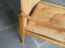 画像をギャラリービューアに読み込む, Kaare Klint（コーア・クリント）のSafari chair（サファリチェア）の後ろ脚と肘掛け

