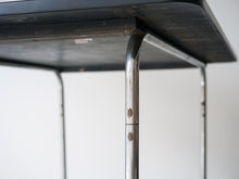 画像をギャラリービューアに読み込む, Fritz Hansen フリッツハンセンの1930年製ビンテージ黒テーブルのスチールの脚
