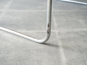 Fritz Hansen フリッツハンセンの1930年製ビンテージ黒テーブルのスチールの脚の曲線