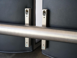 Hans J Wegner Kastrup sofa CH402 ハンスJウェグナー エアポートチェア カストラップベンチの裏面の留め具