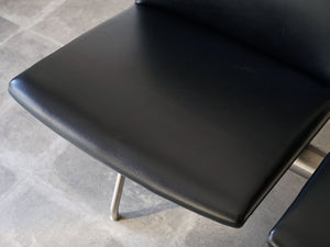 Hans J Wegner Kastrup sofa CH402 ハンスJウェグナー エアポートチェア カストラップベンチの座面 黒いレザー張り