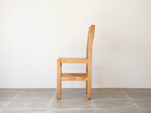 画像をギャラリービューアに読み込む, ダイニングチェア北欧 木製の椅子の側面
