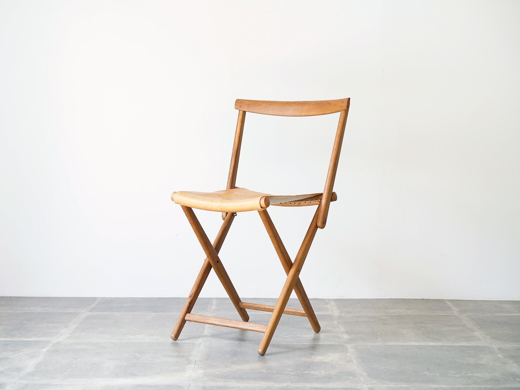 折りたたみ椅子　スチール家具　ビンテージチェア　ポストモダン　デザイナーズ家具 折りたたみ椅子 スチール家具 ビンテージチェア ポストモダン