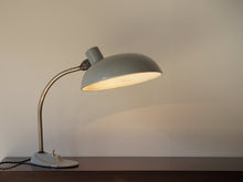 画像をギャラリービューアに読み込む, ハンガリー製のテーブルランプ 東欧インテリア ライトの点灯イメージ
